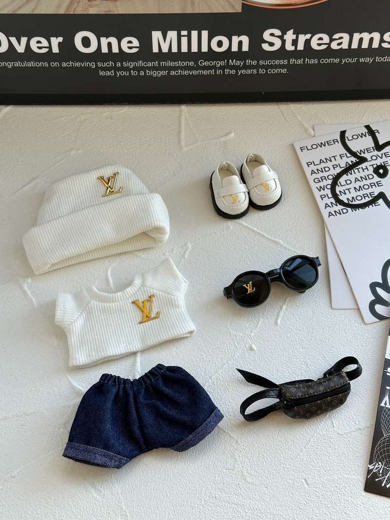 Stylish LABUBU 6-Piece Outfit: Customizable, Premium Quality, Trendy Fashion for Collectors & Casual Wearers - Image 2