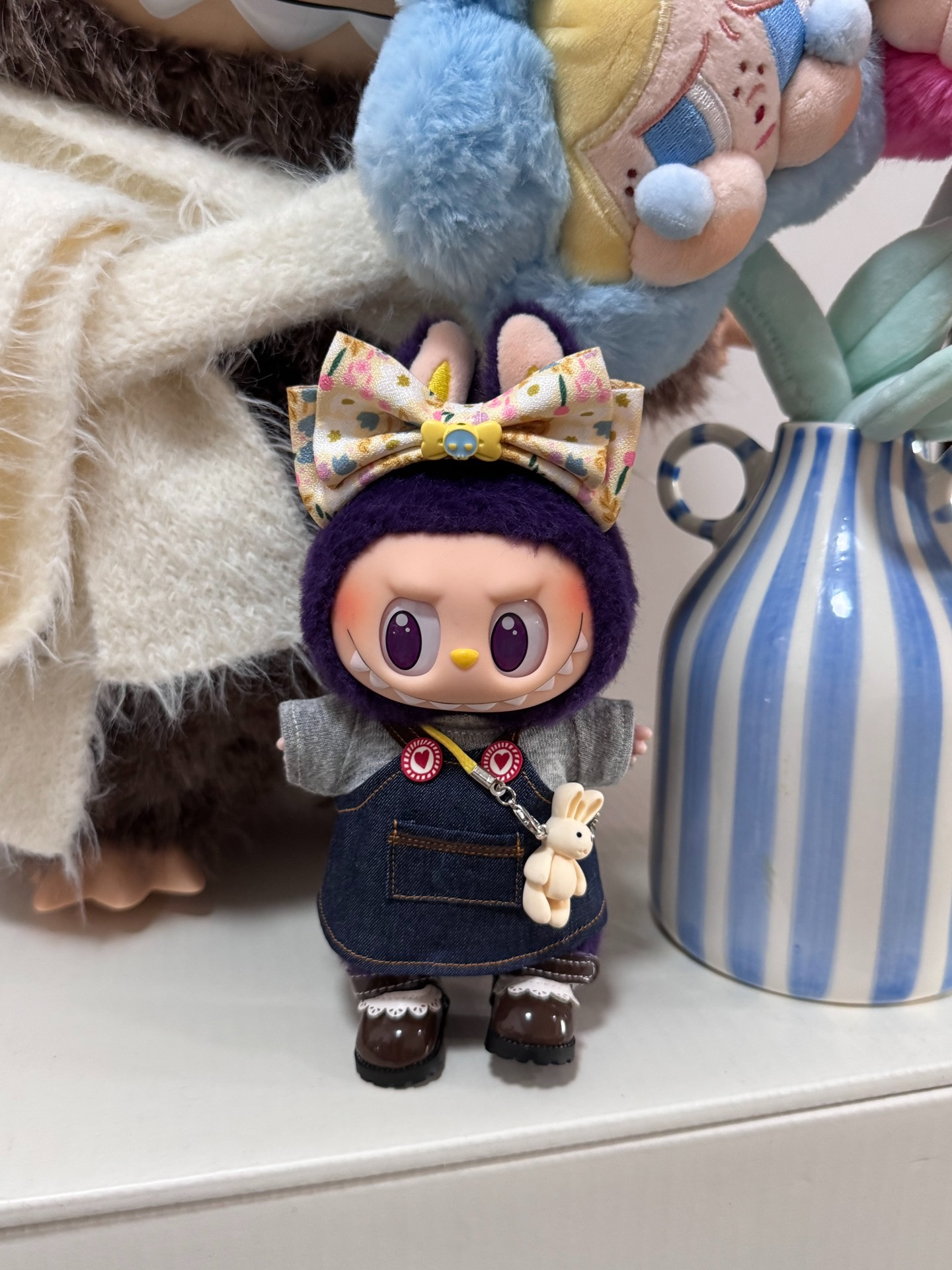 Handcrafted Labubu Denim Overalls Outfit with Gray T-Shirt & Blue Bow – Collectible Doll Ensemble - Image 5