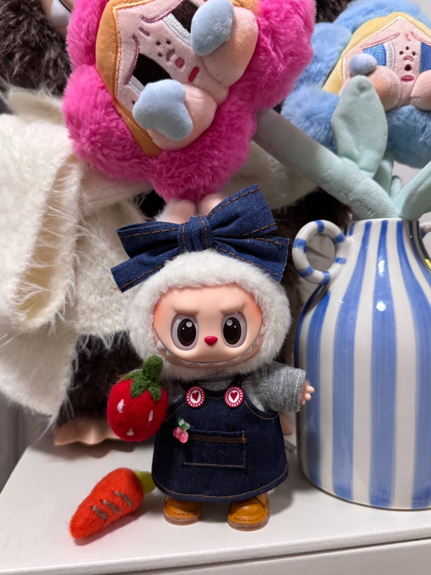 Handcrafted Labubu Denim Overalls Outfit with Gray T-Shirt & Blue Bow – Collectible Doll Ensemble - Image 6