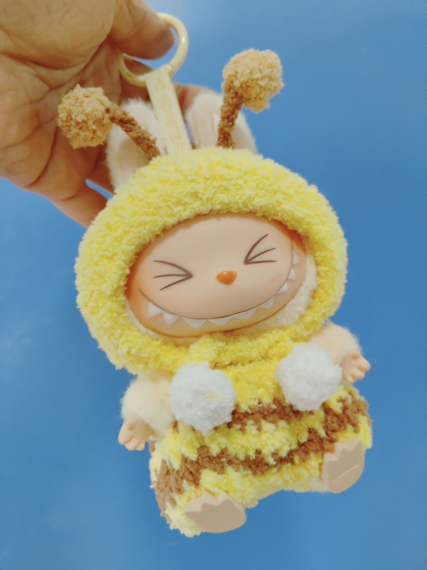 Adorable Bee-Themed Labubu Doll Outfit – Soft Plush Hat & Striped Pantsuit for Collectors - Image 1
