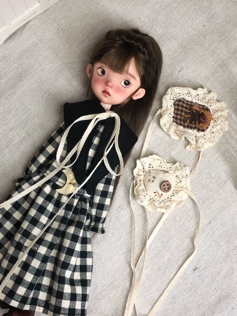 Elegant Blythe Doll Checkered Dress Outfit with Lace & Detachable Cape - Collector's Chic - Image 1