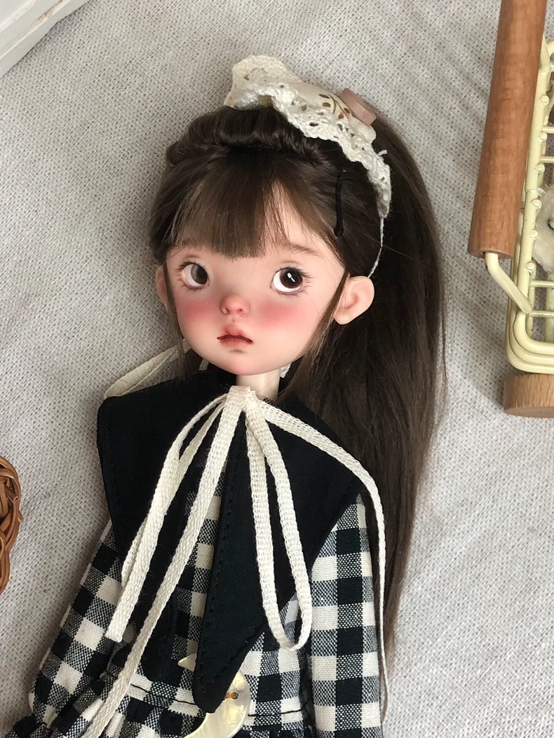 Elegant Blythe Doll Checkered Dress Outfit with Lace & Detachable Cape - Collector's Chic - Image 2
