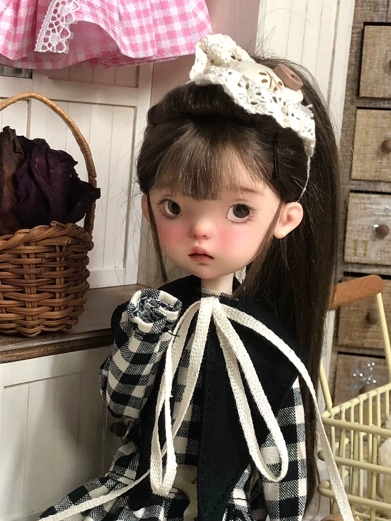 Elegant Blythe Doll Checkered Dress Outfit with Lace & Detachable Cape - Collector's Chic - Image 5