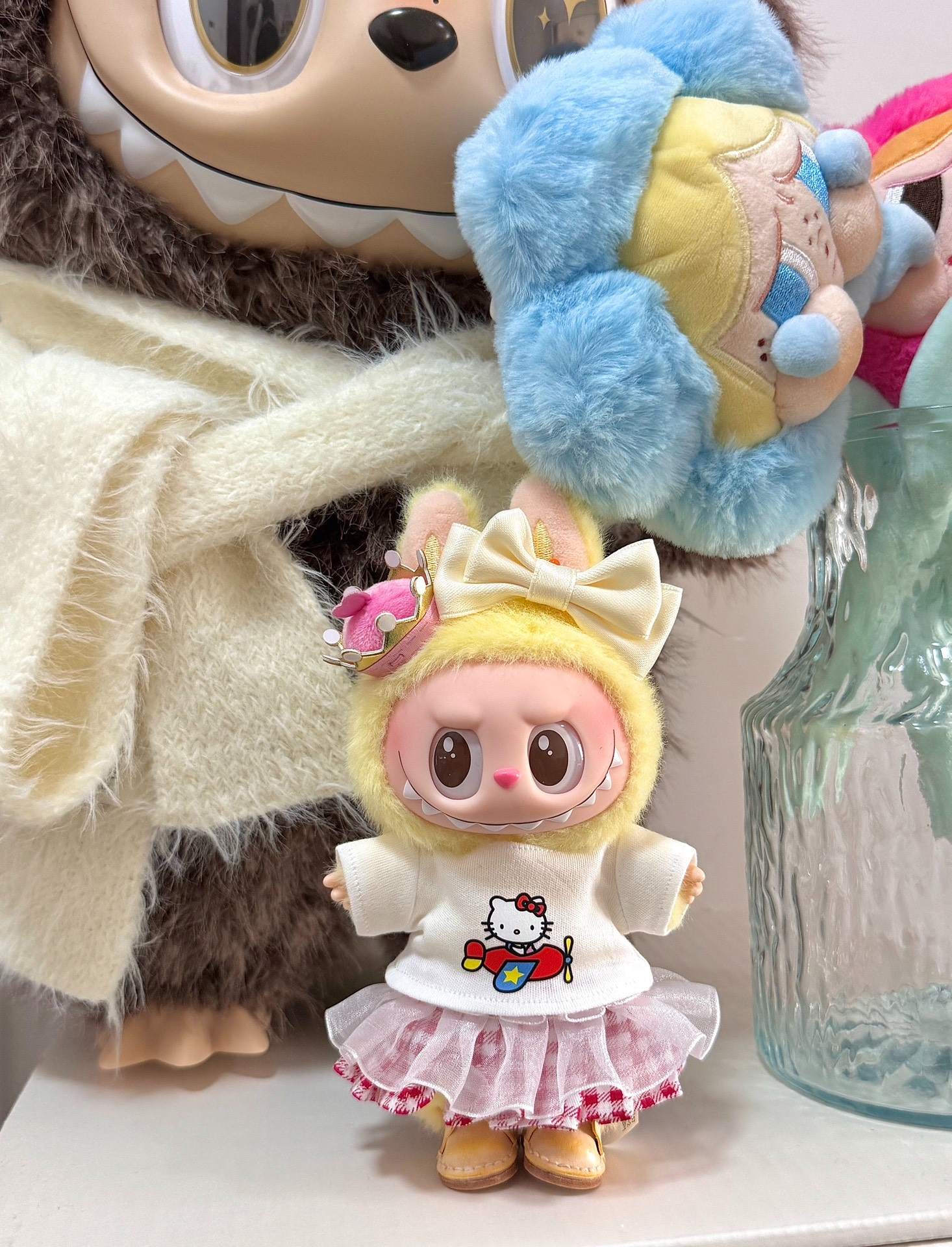 Charming KT-Themed Labubu Doll Outfit: White T-Shirt & Red Gingham Skirt for 17cm Figure - Image 2
