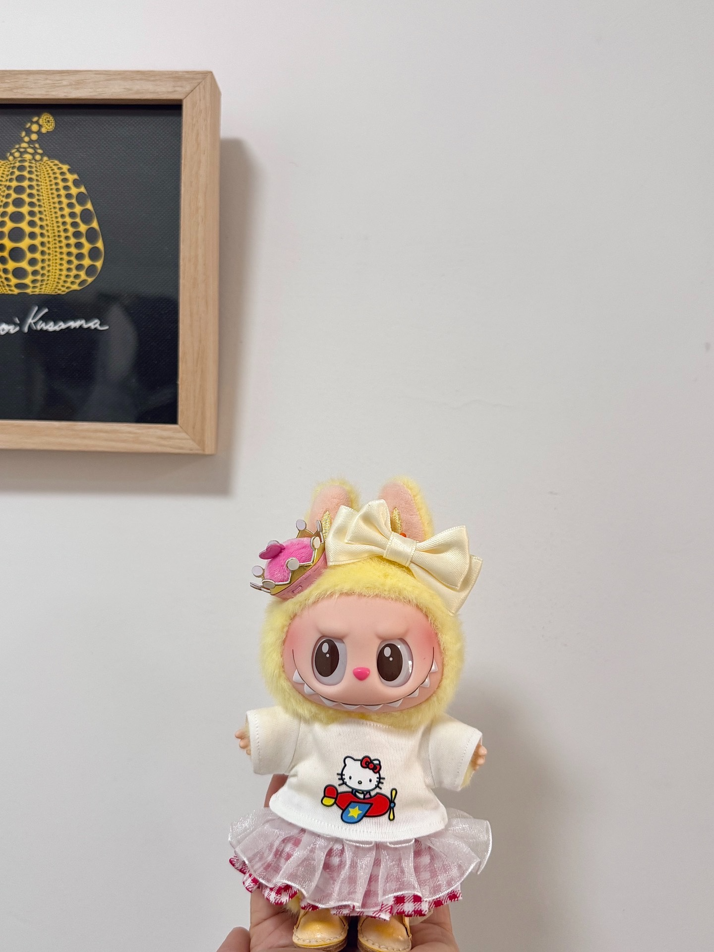 Charming KT-Themed Labubu Doll Outfit: White T-Shirt & Red Gingham Skirt for 17cm Figure - Image 4