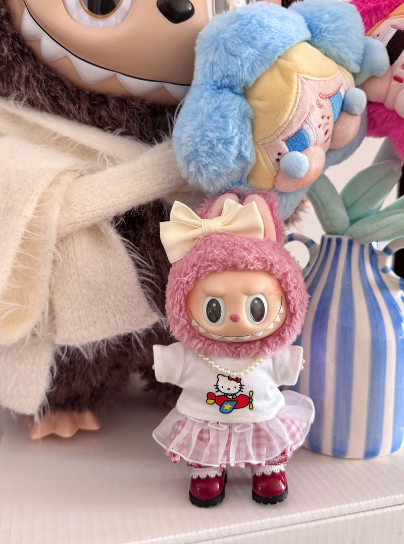 Charming KT-Themed Labubu Doll Outfit: White T-Shirt & Red Gingham Skirt for 17cm Figure - Image 6