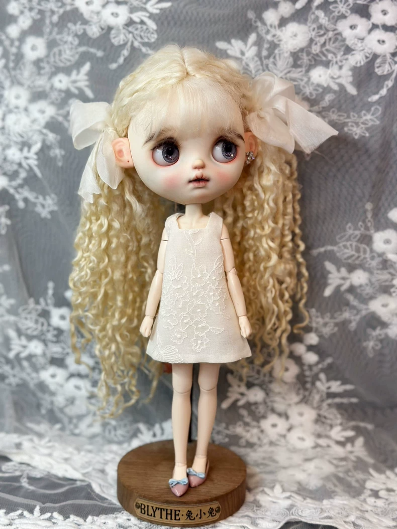 Elegant Blythe Doll Dress: Delicate Floral Embroidery, Silk Lining, Adjustable Straps – Perfect for Collectors - Image 3