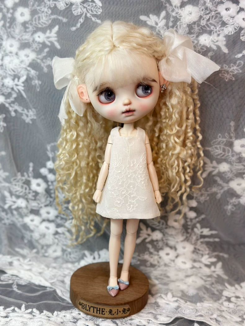 Elegant Blythe Doll Dress: Delicate Floral Embroidery, Silk Lining, Adjustable Straps – Perfect for Collectors - Image 4