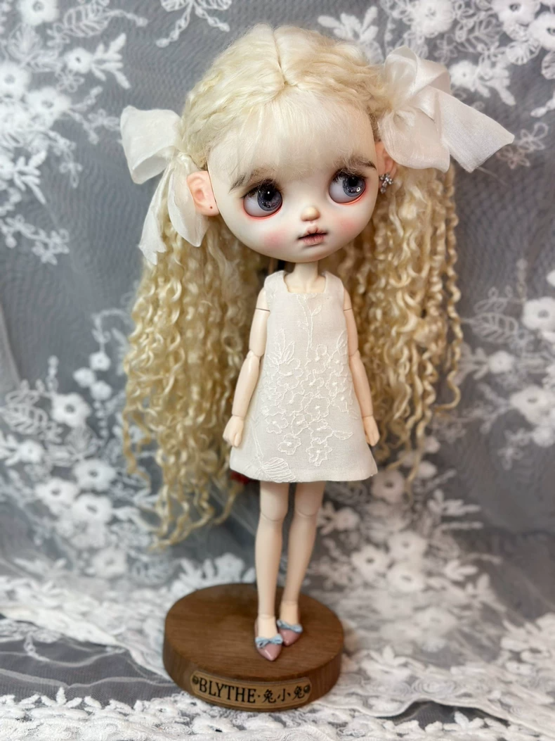 Elegant Blythe Doll Dress: Delicate Floral Embroidery, Silk Lining, Adjustable Straps – Perfect for Collectors - Image 5