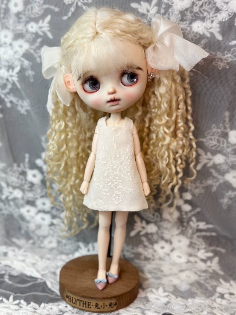 Elegant Blythe Doll Dress: Delicate Floral Embroidery, Silk Lining, Adjustable Straps – Perfect for Collectors - Image 6