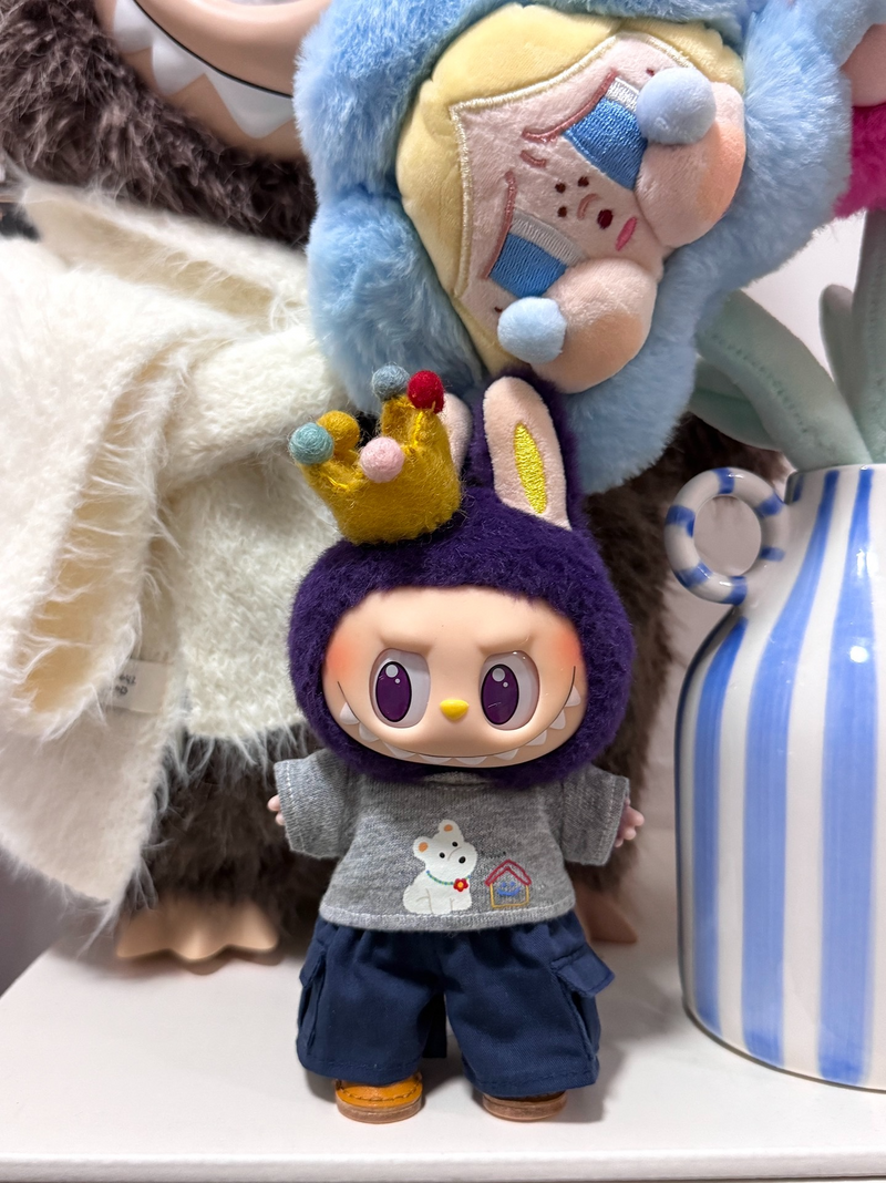 Charming Labubu Doll Outfit: Crown, Bear Print Sweater & Navy Pants – Premium Collectible Playwear - Image 8