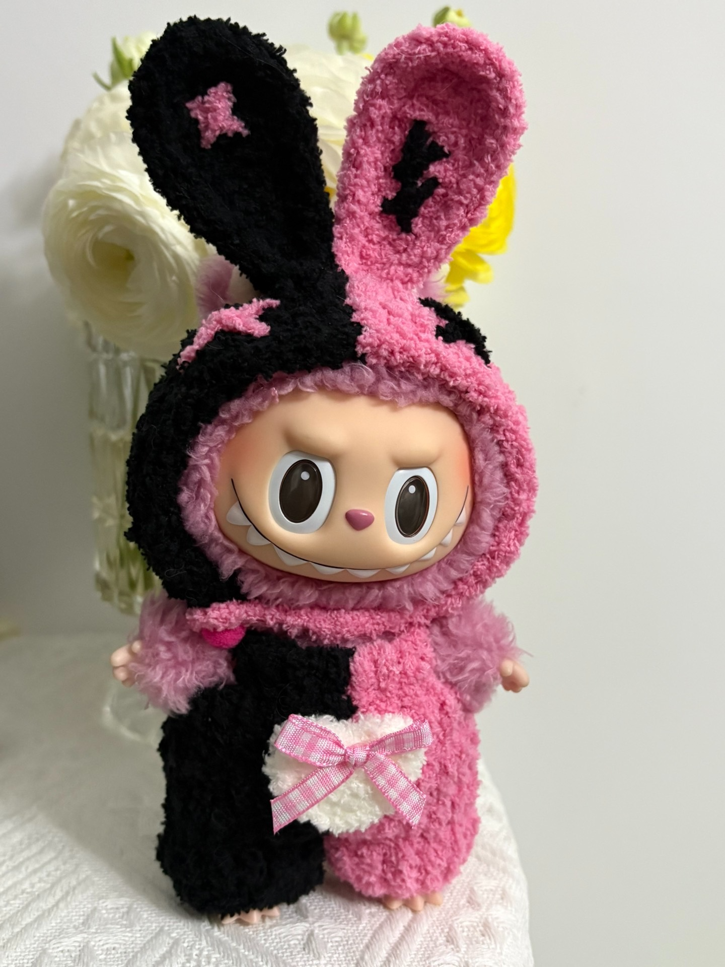 Custom Labubu Bunny Outfit: Pink & Black Two-Tone Plush Doll Ensemble for Collectors - Image 1