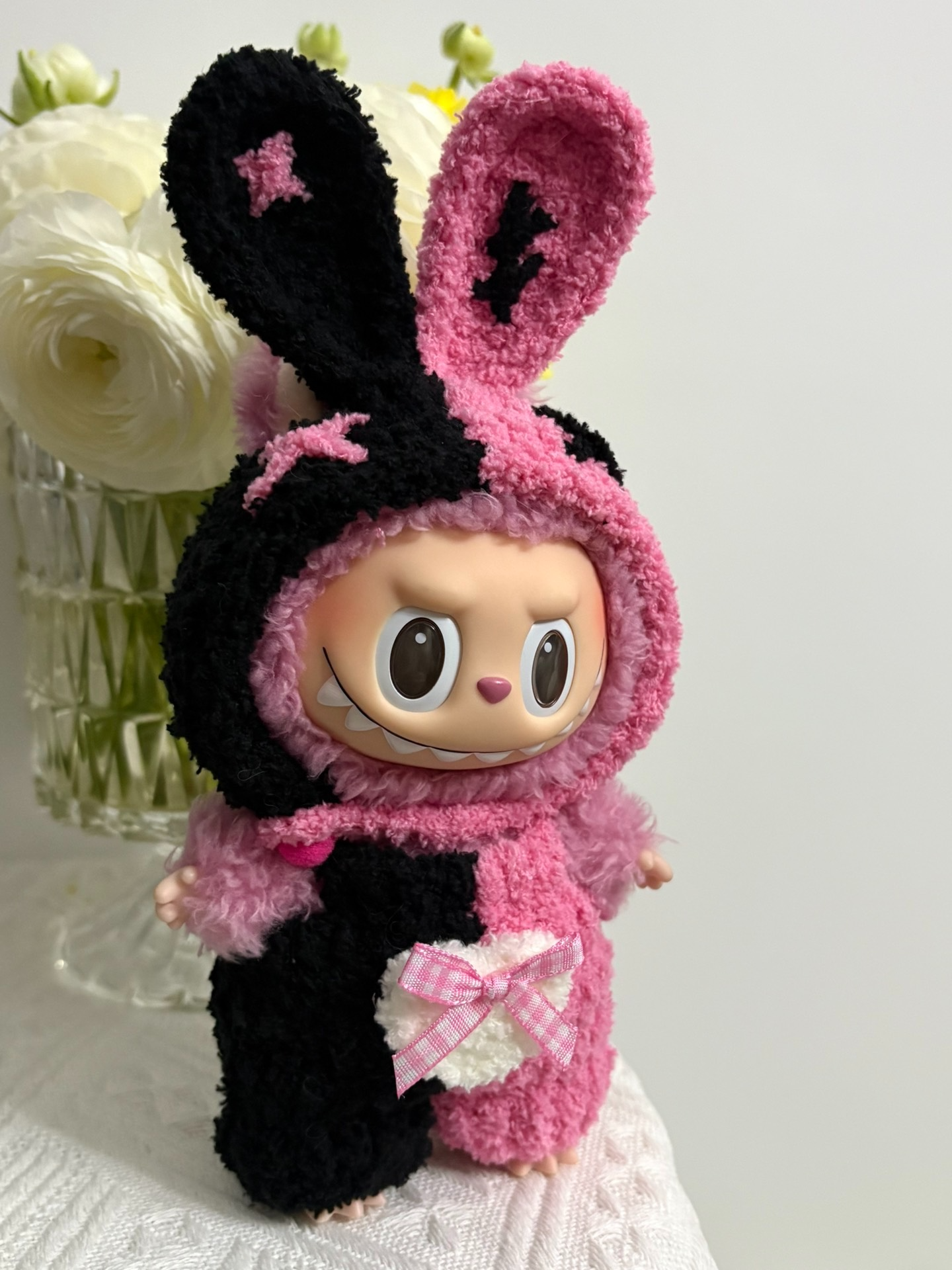 Custom Labubu Bunny Outfit: Pink & Black Two-Tone Plush Doll Ensemble for Collectors - Image 2