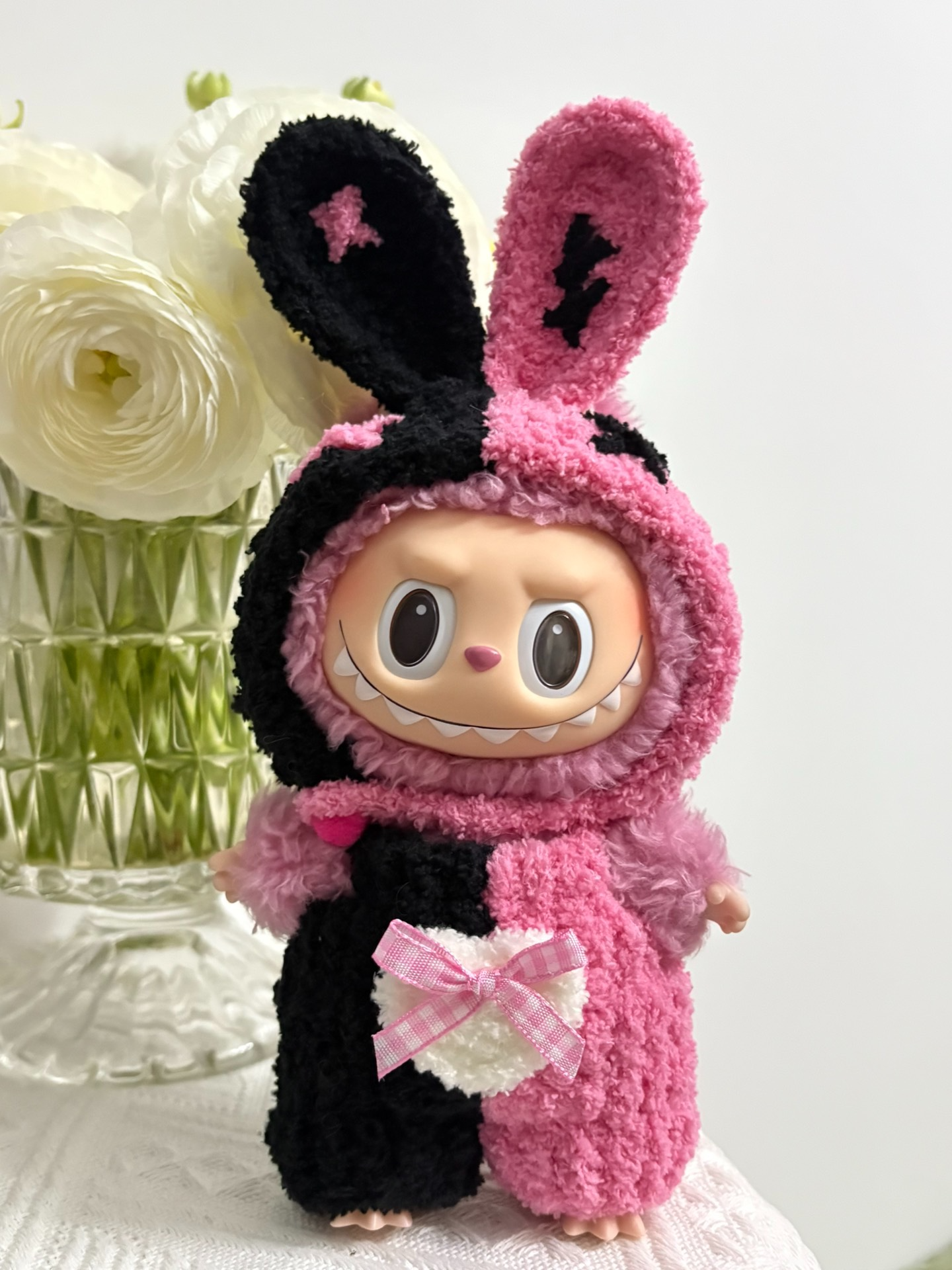 Custom Labubu Bunny Outfit: Pink & Black Two-Tone Plush Doll Ensemble for Collectors - Image 4