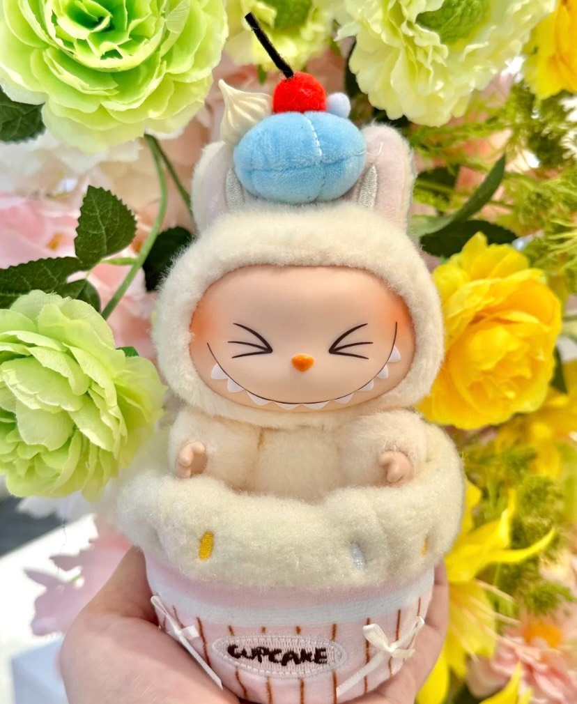 Adorable Cupcake Labubu Doll Outfit – Soft Plush Costume with Cream Hat & Cake Base - Image 2