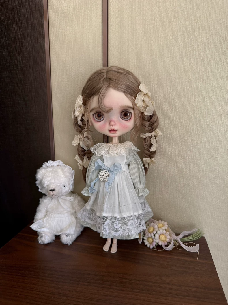 Elegant BLYTHE Doll Outfit: Delicate Dress & Apron in Pastel Shades, Premium Lace & Fine Fabric - Image 2
