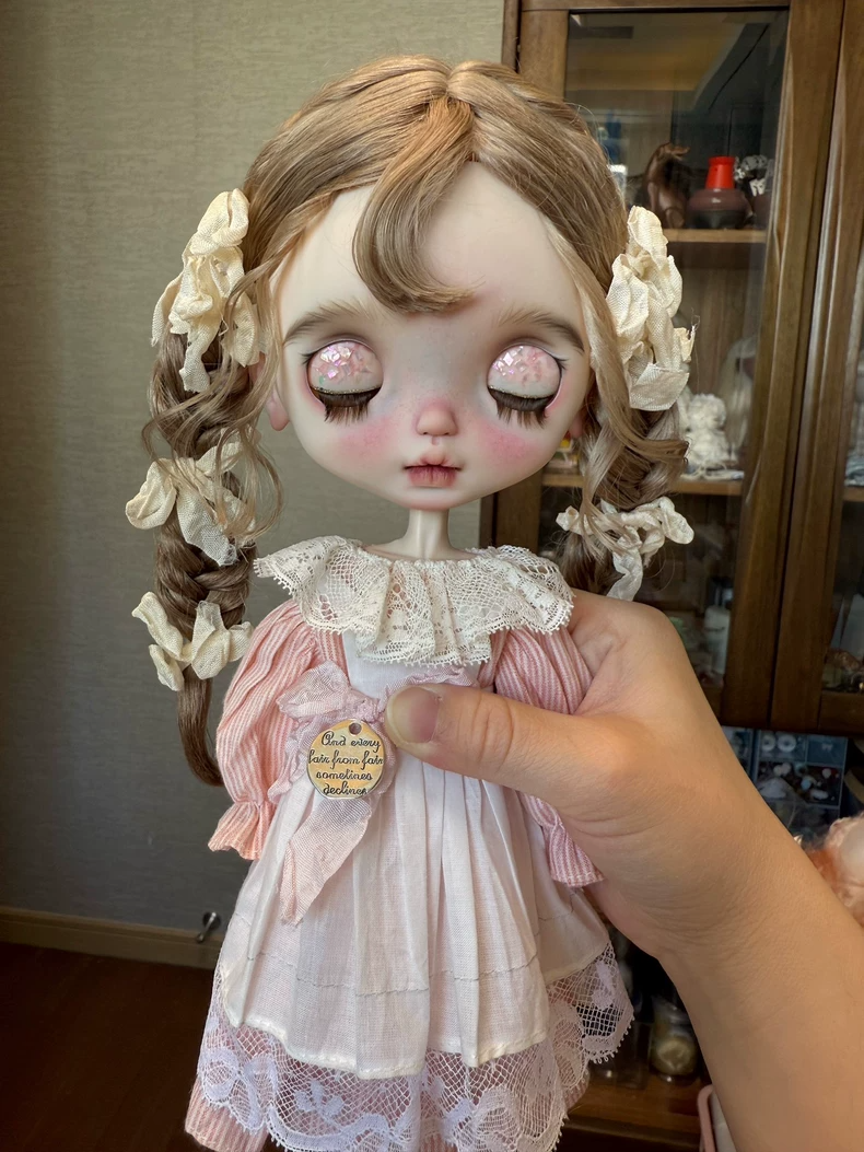 Elegant BLYTHE Doll Outfit: Delicate Dress & Apron in Pastel Shades, Premium Lace & Fine Fabric - Image 3