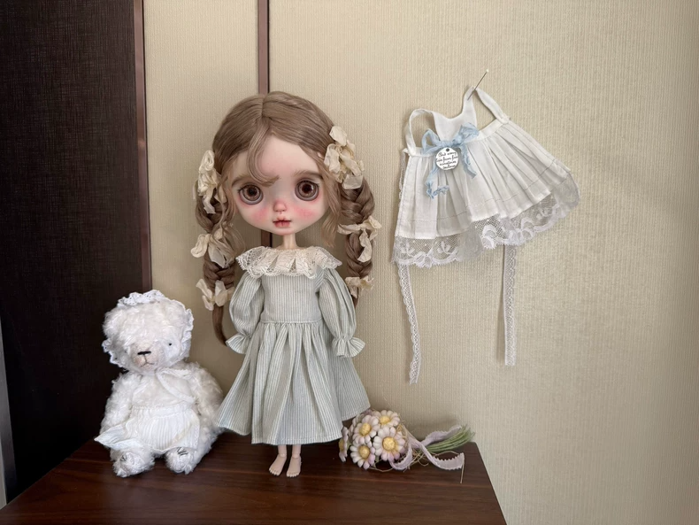 Elegant BLYTHE Doll Outfit: Delicate Dress & Apron in Pastel Shades, Premium Lace & Fine Fabric - Image 6