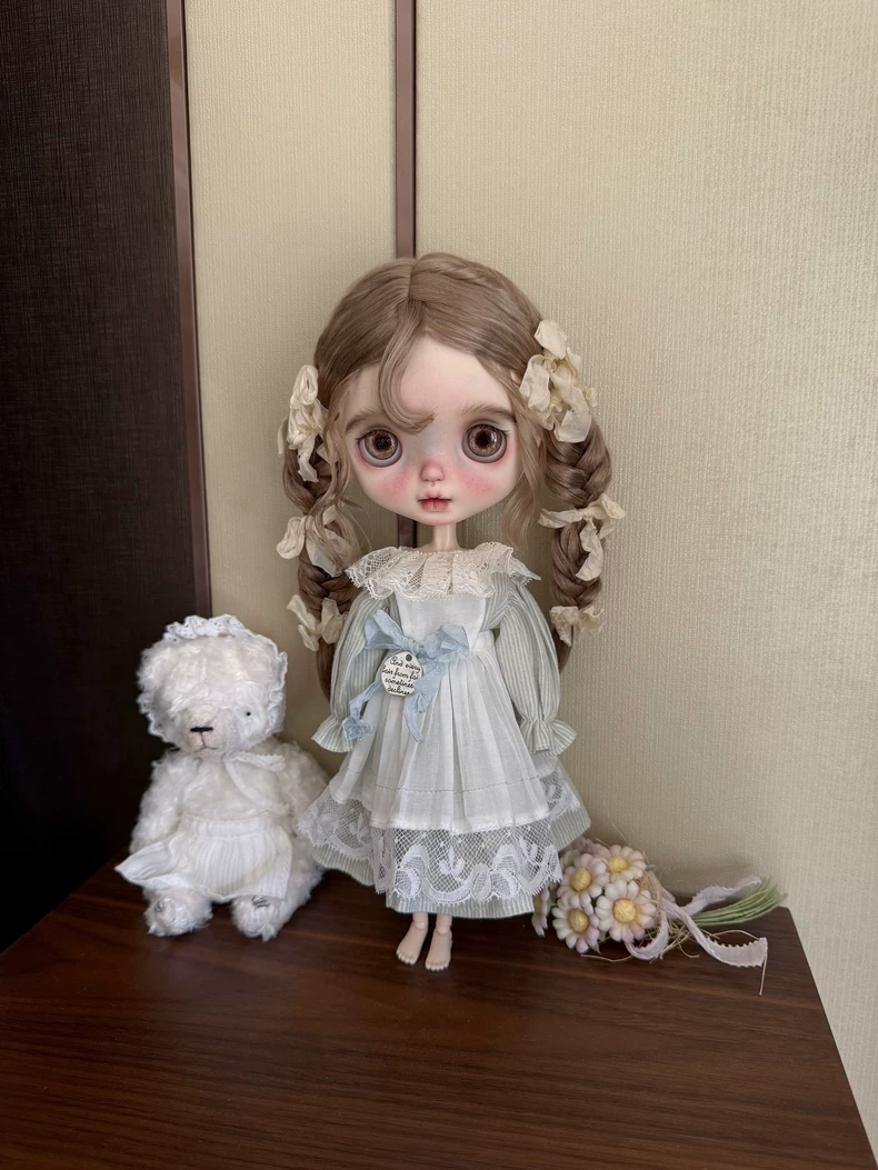 Elegant BLYTHE Doll Outfit: Delicate Dress & Apron in Pastel Shades, Premium Lace & Fine Fabric - Image 9