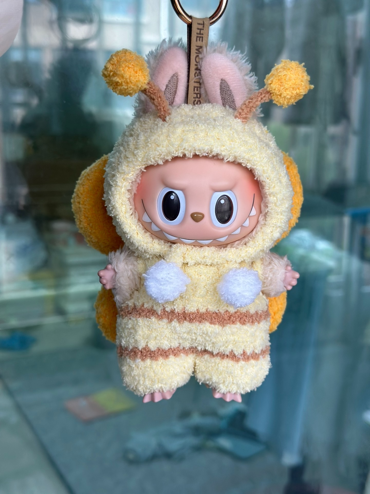 Adorable Labubu Bee Outfit: Plush Hat, Overalls & Wings for Collectible Figures - Image 2