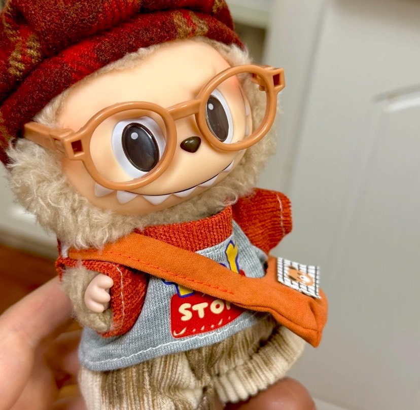 Charming Labubu Doll Outfit: Plaid Hat, Vibrant Sweater, Cozy Shorts & Bear Bag – Whimsical 4-Piece Set - Image 4