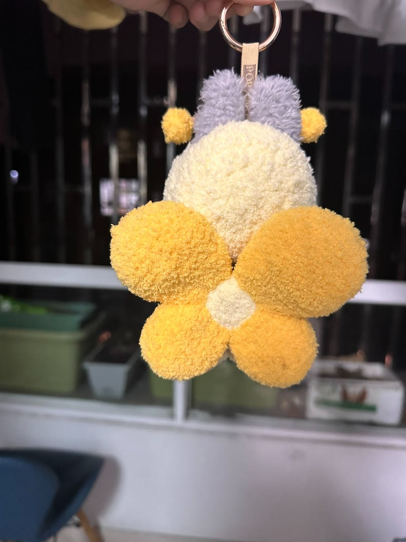 Whimsical Bee Outfit for Labubu Dolls – Playful Hat & Wings Set, Vibrant & Huggable - Image 3