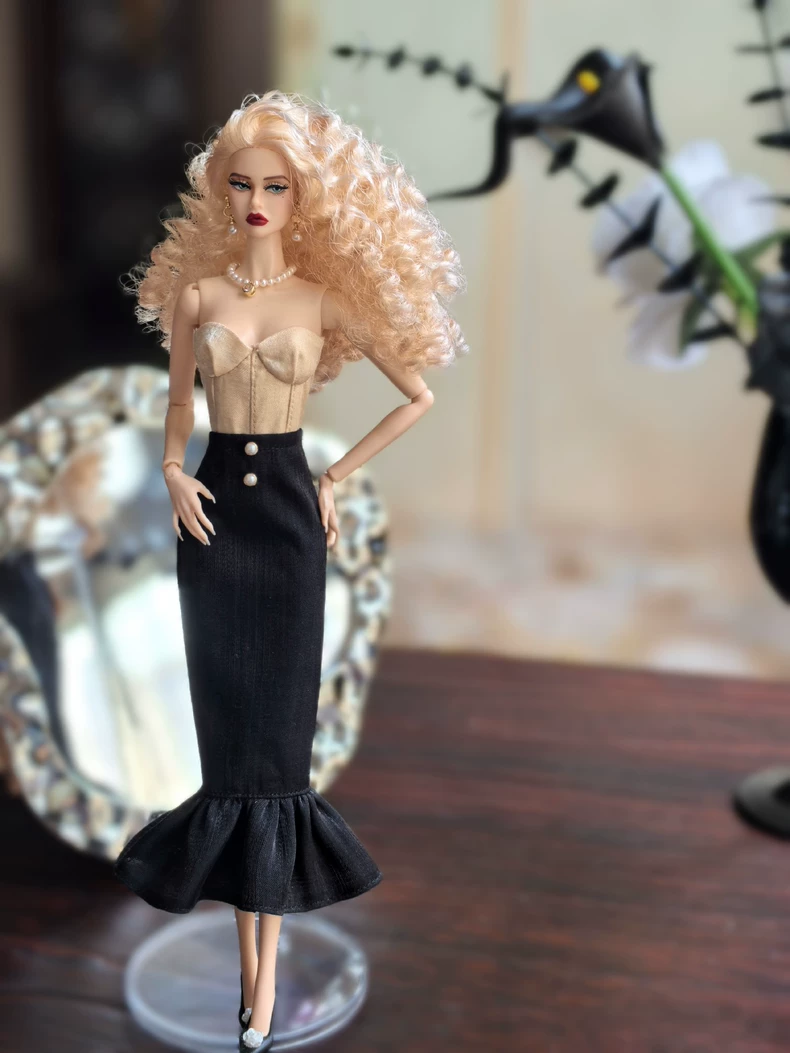 Elegant Vintage 1/6 BJD Doll Outfit: Corset, Fishtail Skirt & Pearl Accessories for Collectors - Image 1