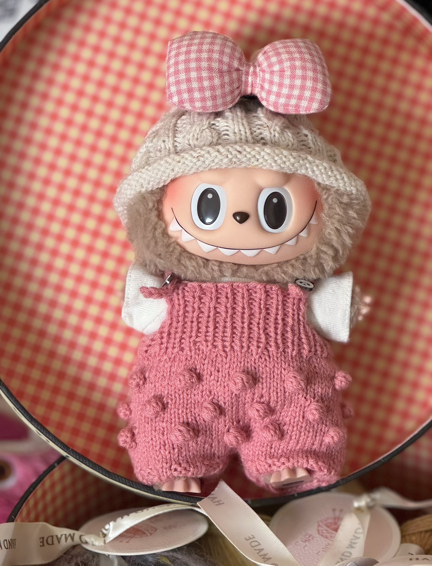 Handmade Knit Labubu Doll Outfit – Cozy Hat, Scarf & Pink Romper for Collectors - Image 2
