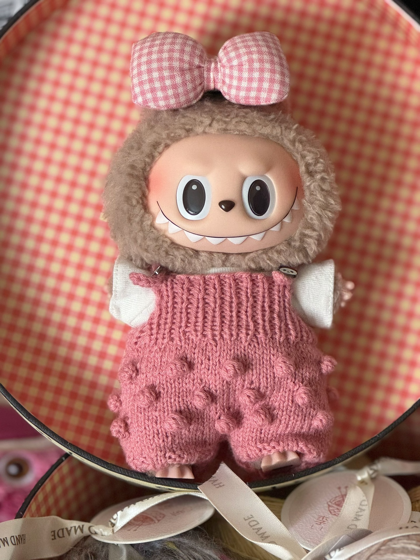 Handmade Knit Labubu Doll Outfit – Cozy Hat, Scarf & Pink Romper for Collectors - Image 4