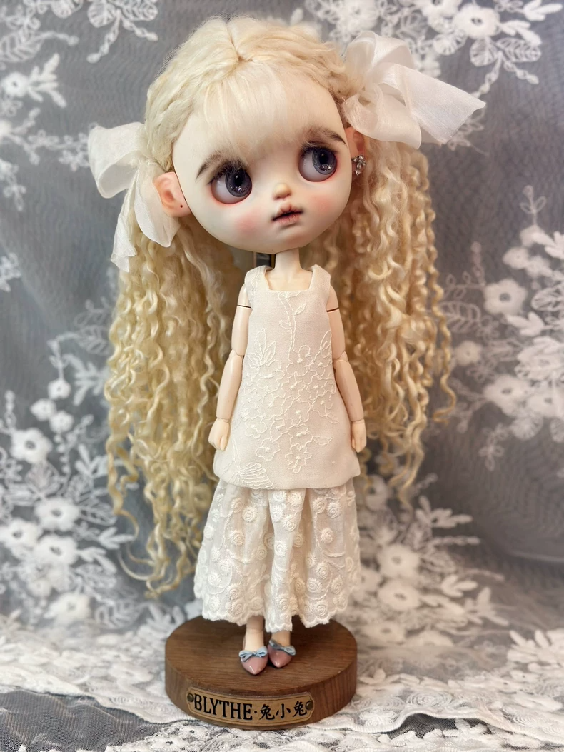 Exquisite Blythe Doll Outfit: Elegant Lace Ensemble for Ob24 Dolls | Premium Collectible - Image 1
