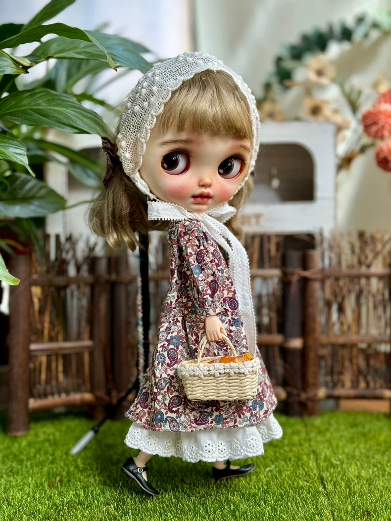 Vintage Floral Blythe Doll Outfit – Elegant Lace Dress & Headpiece for Collectors - Image 2