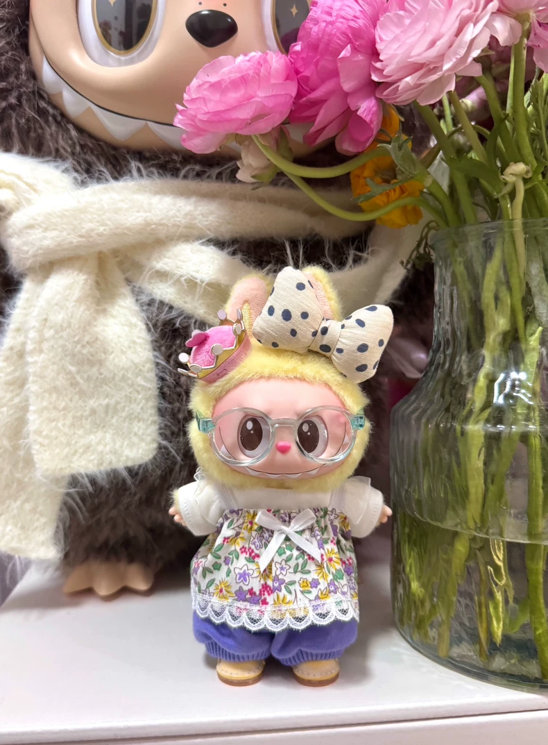 Charming Labubu Doll Outfit: Floral Dress & Sporty Pants Set for 17cm Figure – Elegant & Comfortable Collectible - Image 1