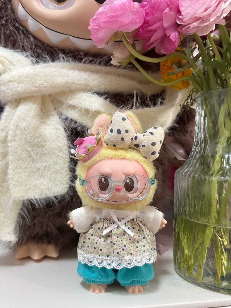 Charming Labubu Doll Outfit: Floral Dress & Sporty Pants Set for 17cm Figure – Elegant & Comfortable Collectible - Image 2