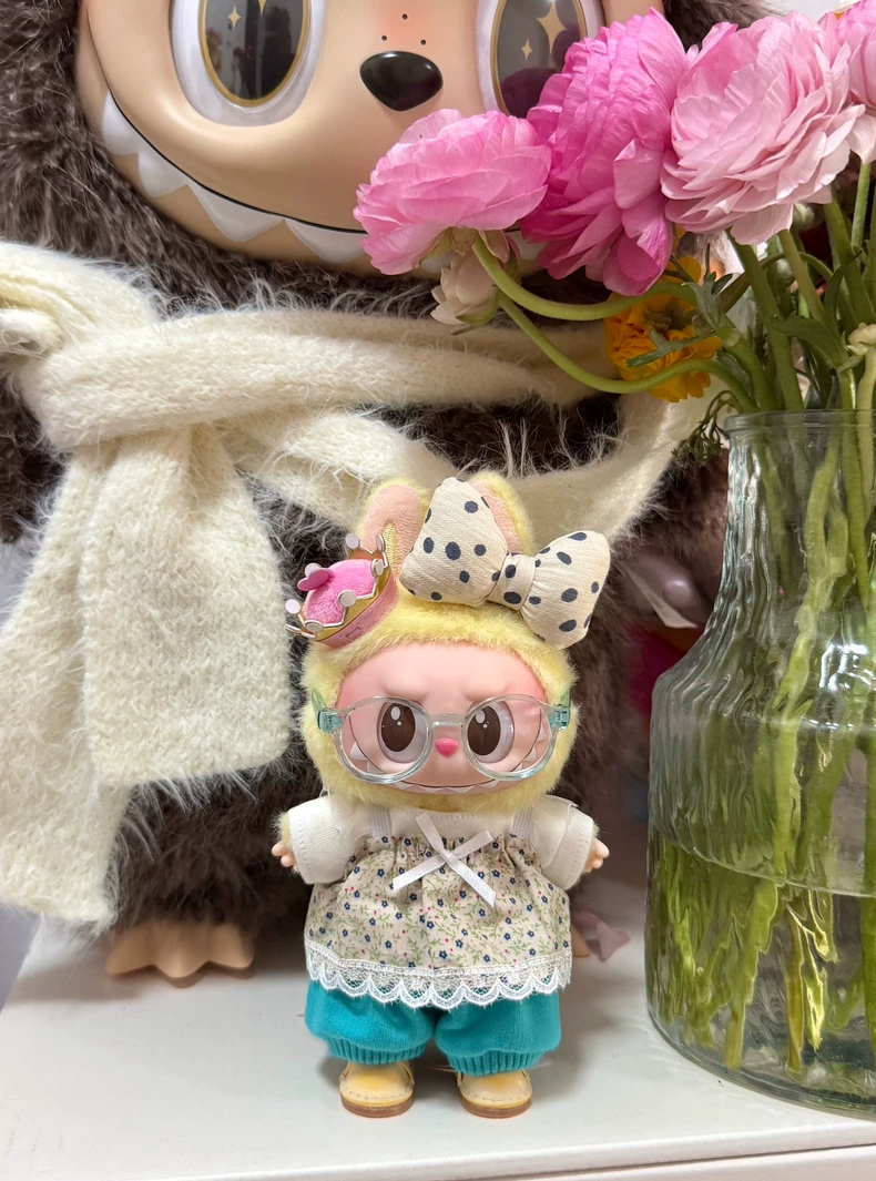Charming Labubu Doll Outfit: Floral Dress & Sporty Pants Set for 17cm Figure – Elegant & Comfortable Collectible - Image 3