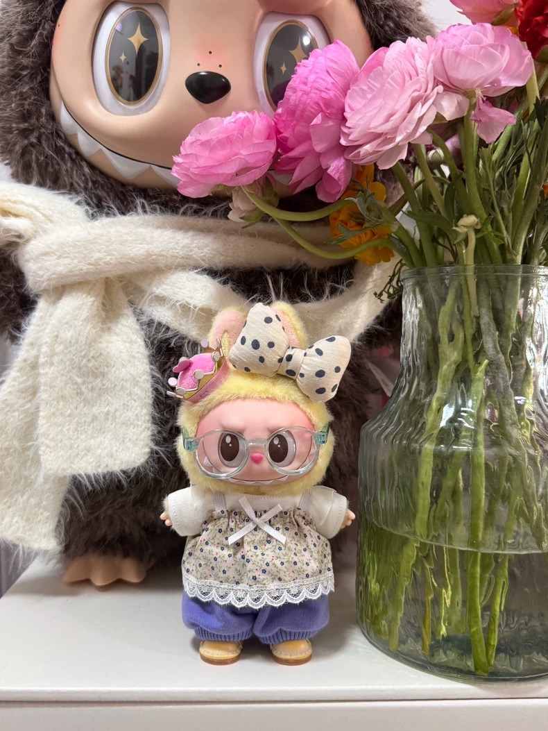 Charming Labubu Doll Outfit: Floral Dress & Sporty Pants Set for 17cm Figure – Elegant & Comfortable Collectible - Image 5