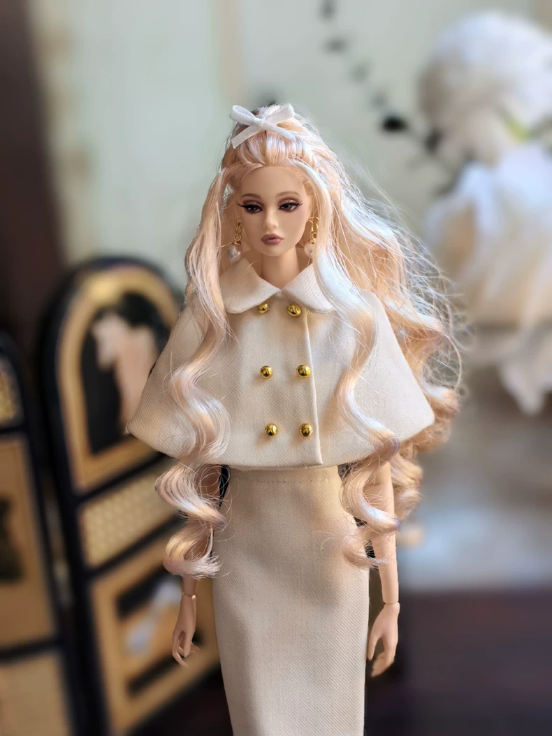 Elegant BJD 1/6 Outfit: Cape Top, Skirt & Hat Set in White/Black – Premium Doll Fashion - Image 3