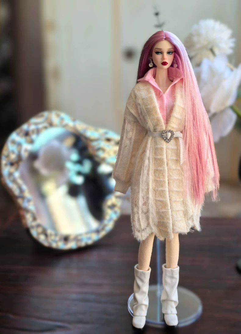 Cozy Chic BJD 1/6 Doll Outfit Set: Premium Loungewear Cardigan & Accessories - Image 2