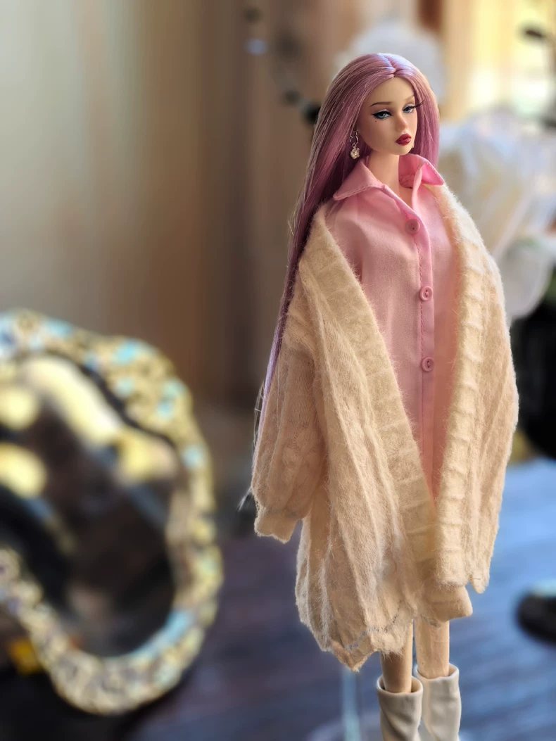 Cozy Chic BJD 1/6 Doll Outfit Set: Premium Loungewear Cardigan & Accessories - Image 3