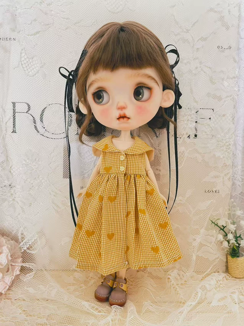 Charming Yellow Checkered Blythe Doll Dress with Heart Patterns & Matching Accessories – OB22/OB24 - Image 1
