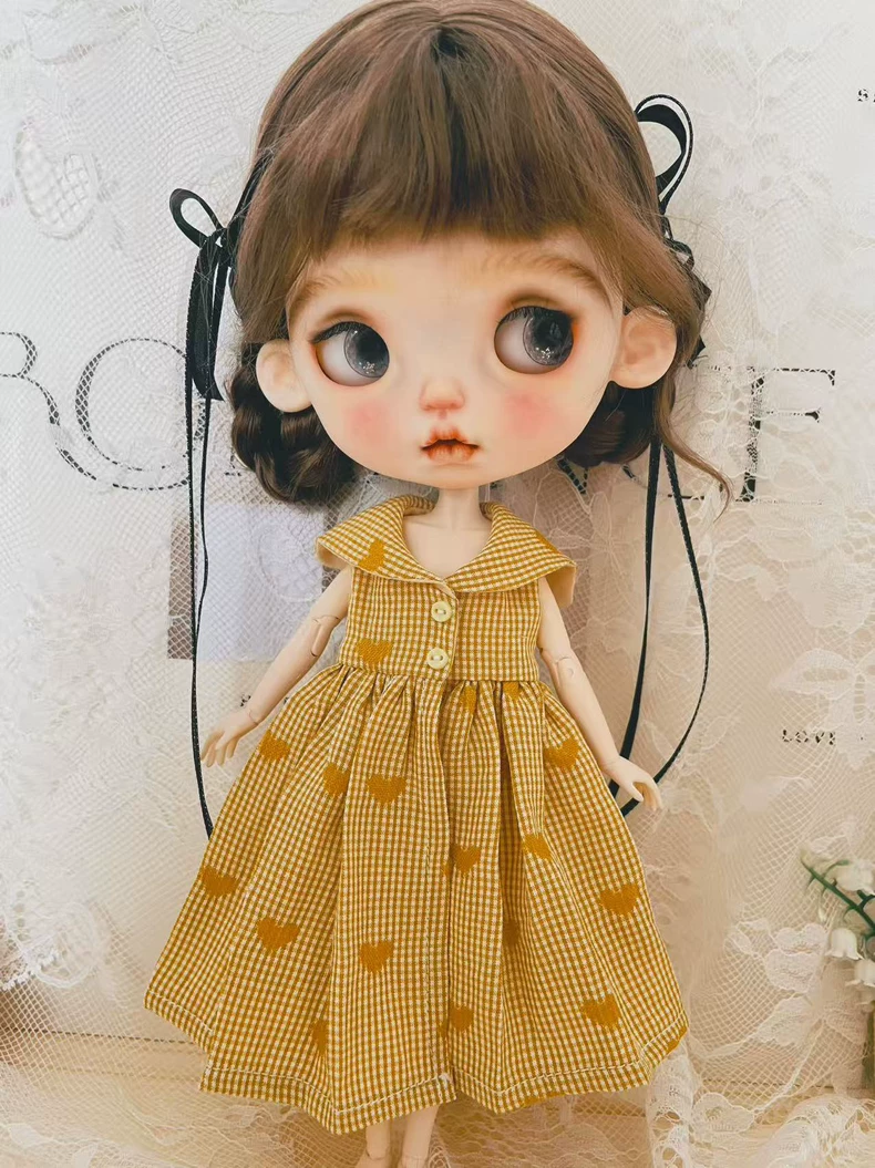 Charming Yellow Checkered Blythe Doll Dress with Heart Patterns & Matching Accessories – OB22/OB24 - Image 3