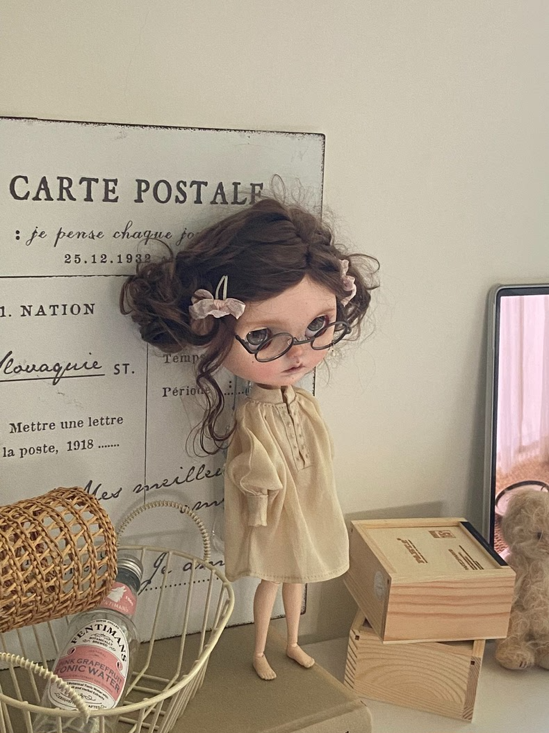 Chic Champagne Linen BLYTHE Doll Dress - Elegant OB22 OB24 Outfit, Collector's Luxury - Image 1