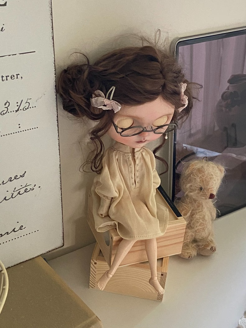 Chic Champagne Linen BLYTHE Doll Dress - Elegant OB22 OB24 Outfit, Collector's Luxury - Image 2