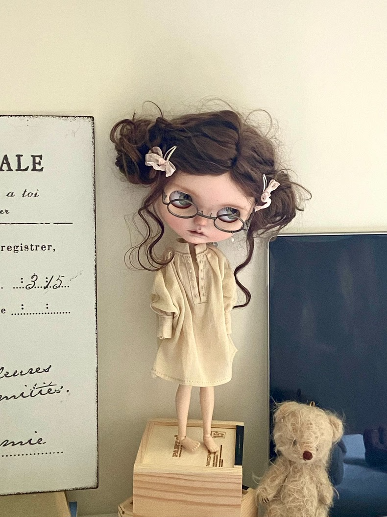 Chic Champagne Linen BLYTHE Doll Dress - Elegant OB22 OB24 Outfit, Collector's Luxury - Image 3