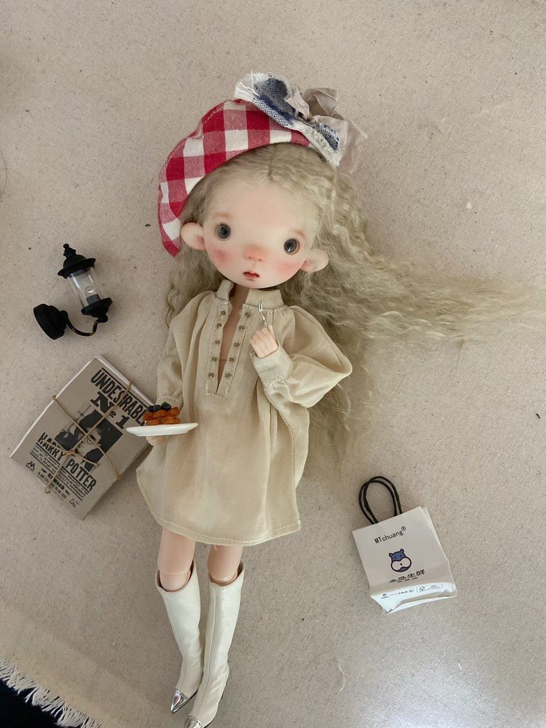 Chic Champagne Linen BLYTHE Doll Dress - Elegant OB22 OB24 Outfit, Collector's Luxury - Image 9