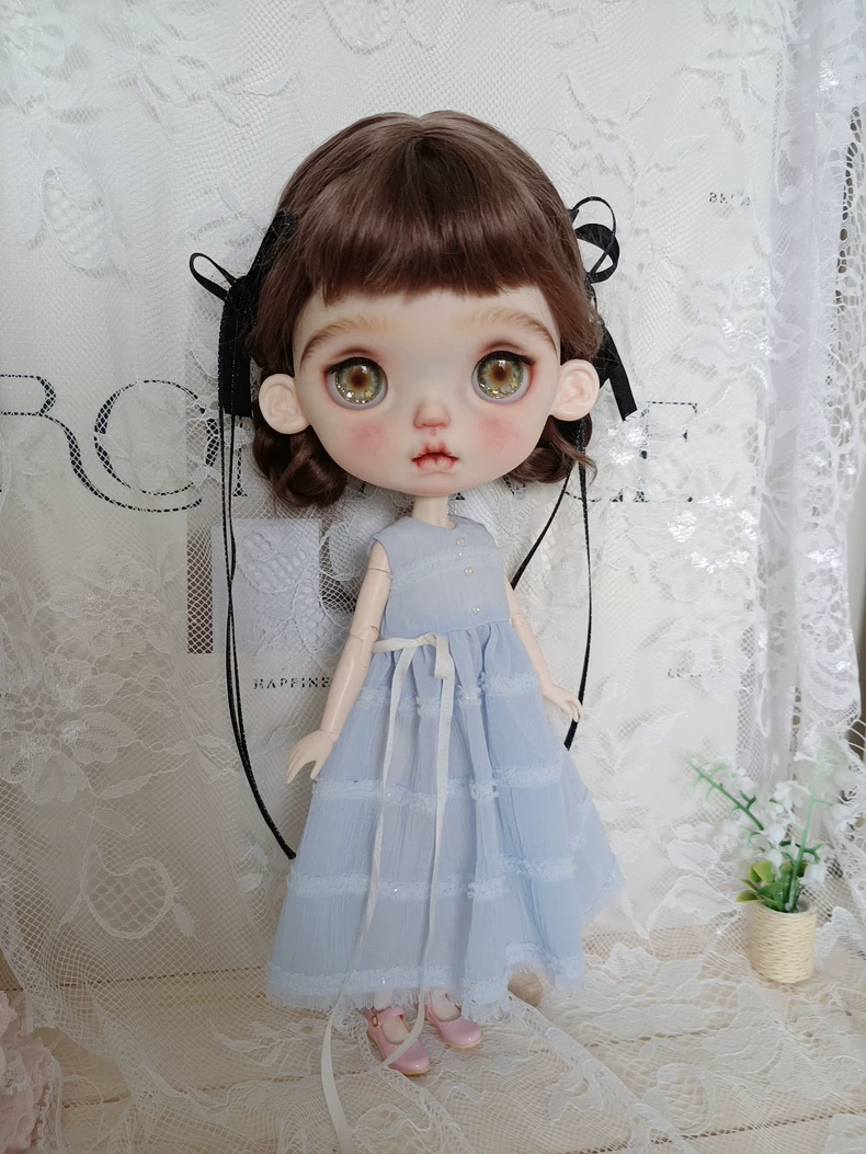Charming Blythe Doll Blue Lace Dress - Elegant OB22 & OB24 Outfit for Collectors - Image 6