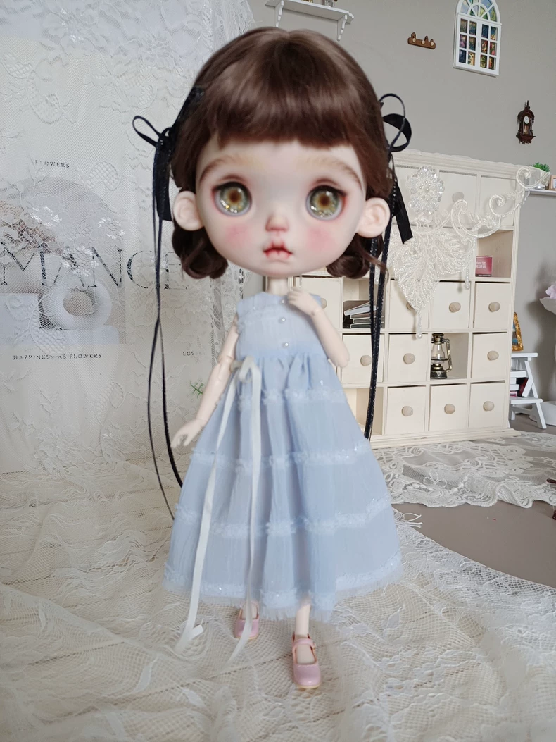 Charming Blythe Doll Blue Lace Dress - Elegant OB22 & OB24 Outfit for Collectors - Image 7