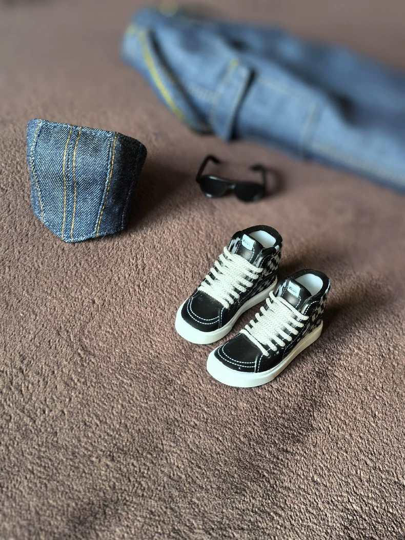 Stylish Denim Outfit for 1/6 BJD Dolls – Trendy Crop Top & Jeans with Accessories - Image 6
