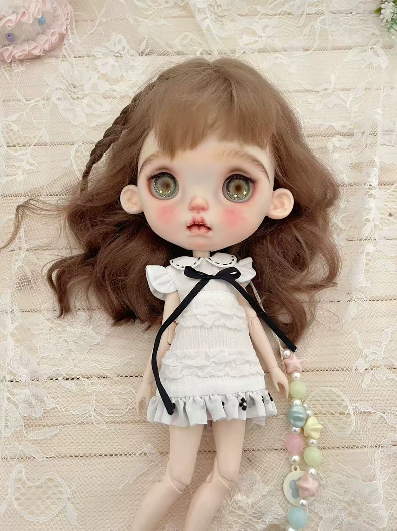 Elegant Blythe Doll Dress: White & Black Accent Outfit for Collectors - Image 5