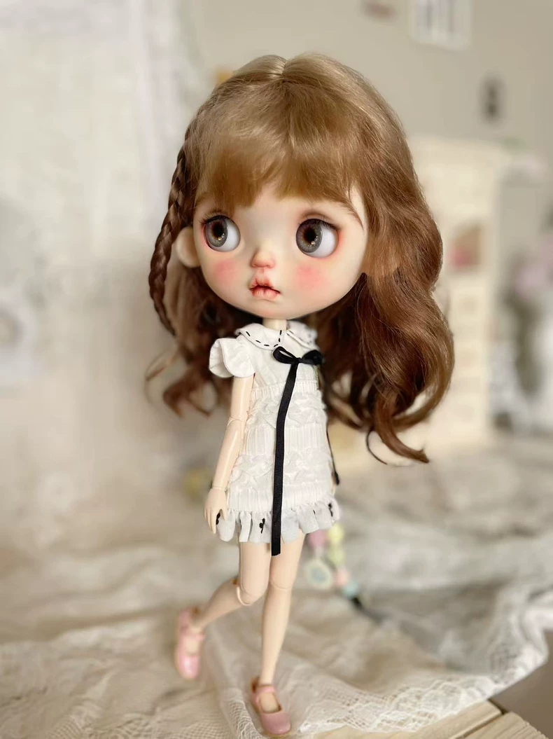 Elegant Blythe Doll Dress: White & Black Accent Outfit for Collectors - Image 7