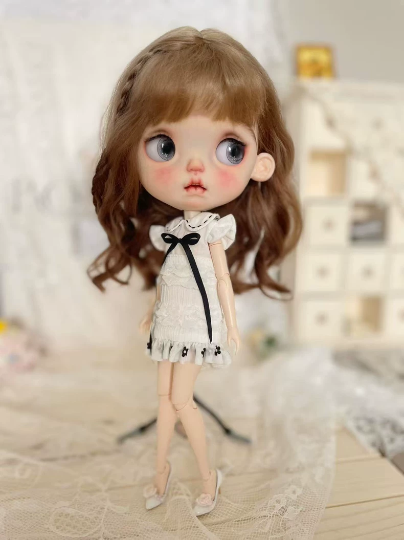 Elegant Blythe Doll Dress: White & Black Accent Outfit for Collectors - Image 8